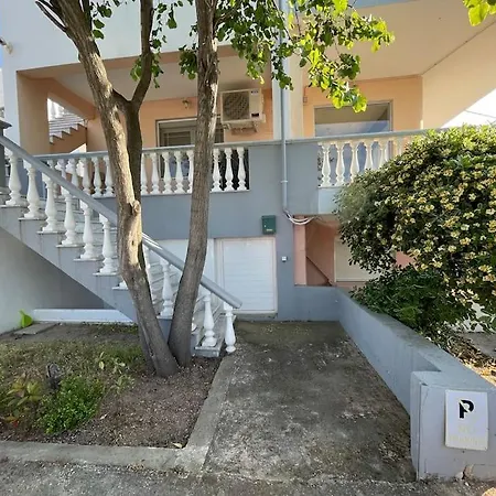 Jimmys Néa Péramos