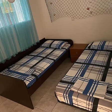 Jimmys Apartment *